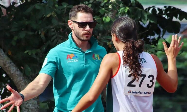 Técnico de atletismo busca ajuda para tratamento contra câncer raro