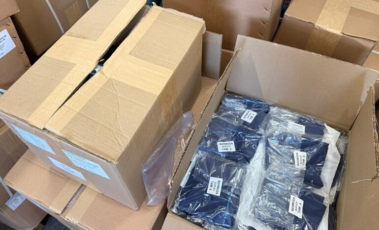 Prefeitura de Guaramirim inicia organização dos kits de uniformes para distribuição