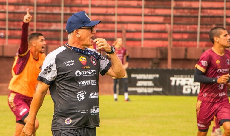 Futebol: Juventus anuncia saída do técnico Luiz Carlos Cruz