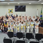 Karatê: Atleta de Guaramirim recebe homenagem da Câmara após conquista de título mundial