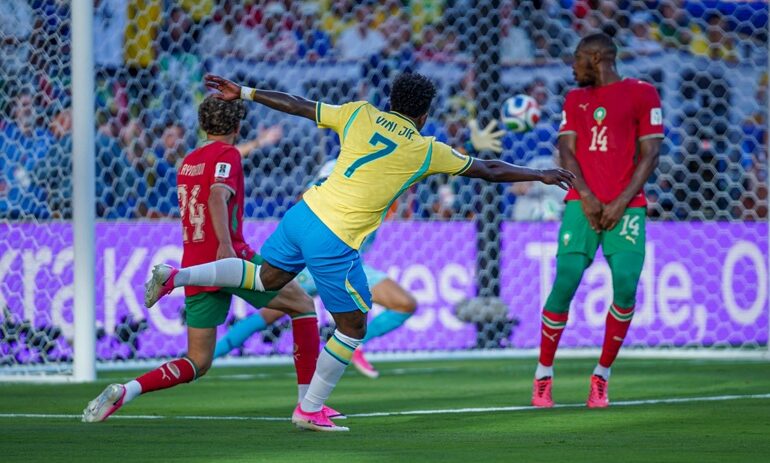 Futebol: Brasil sofre contra Marrocos, mas garante empate na Copa do Mundo