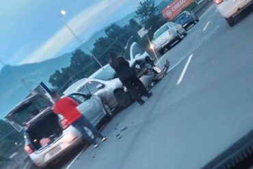Acidente entre carros deixa feridos em viaduto de Guaramirim