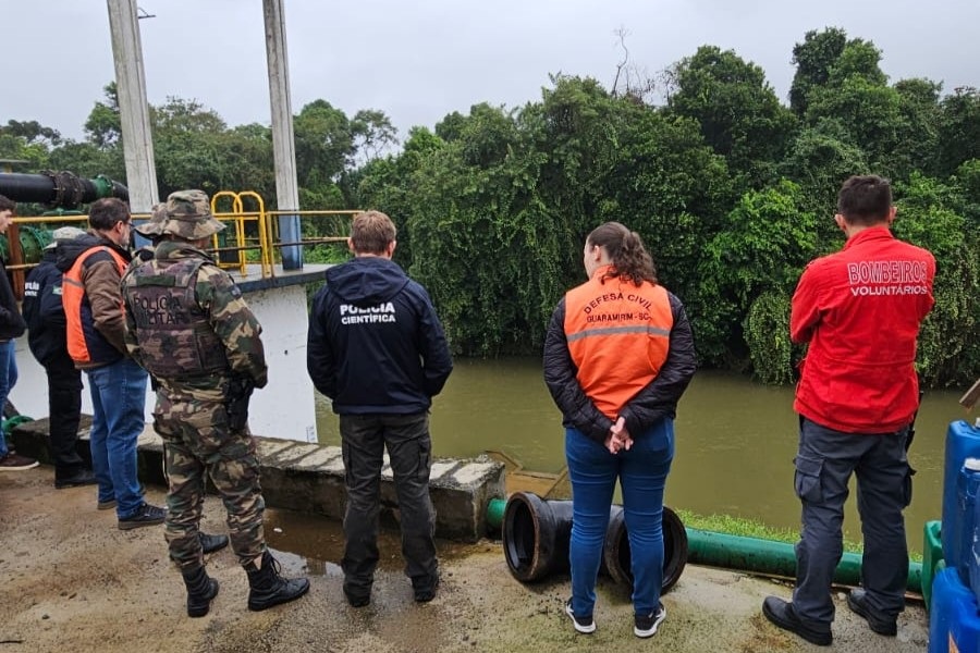 Novas amostras são coletadas durante investigação de possível poluição no Rio Itapocuzinho